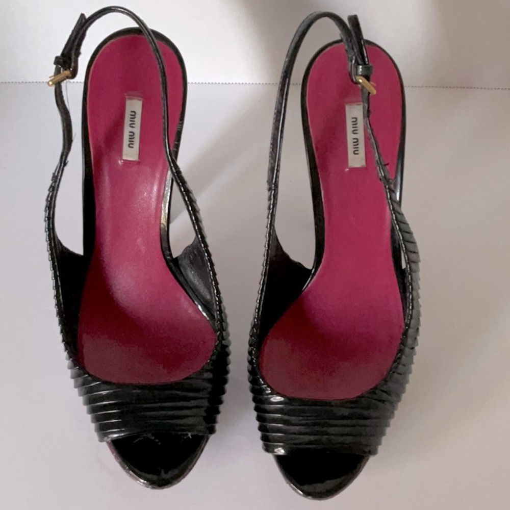 Miu Miu Black Patent Leather Slingback Heels with Burgundy Platform - Picture 3 of 5